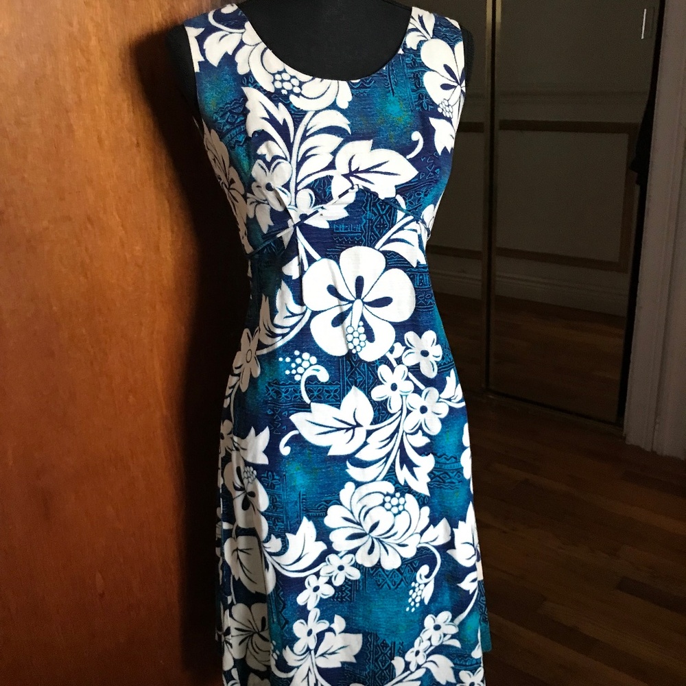Royal Hawaiian Vintage 1970's Bark cloth dress Size 8